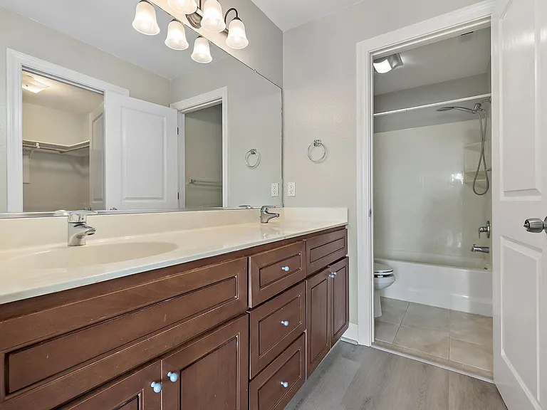562 Lambert Ter — Photo 11