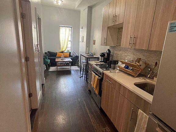 4th image of 704 Dekalb Ave #3