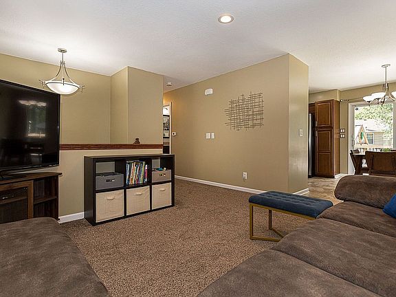 2nd image of 2233 Waveland Dr