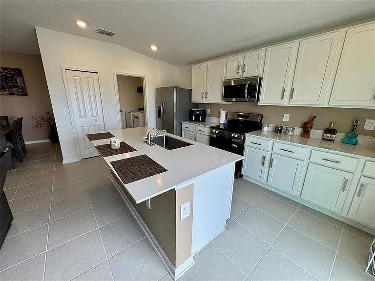 2405 Bluestone Rd — Photo 5