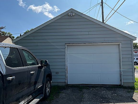 4th image of 1001 7th Ave