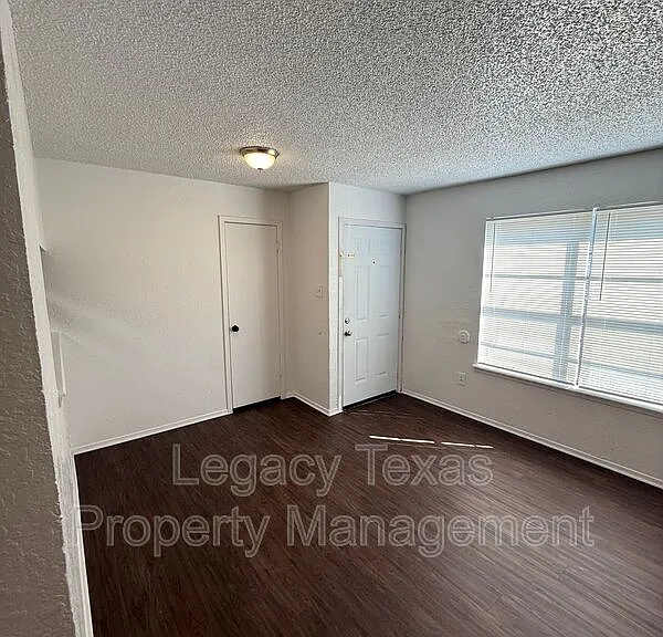 1715 Short St #D — Photo 14