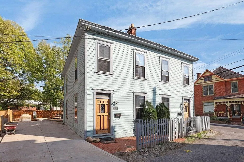 2 bed, 1.0 bath, 1203 sqft, $3,500 — Photo 2