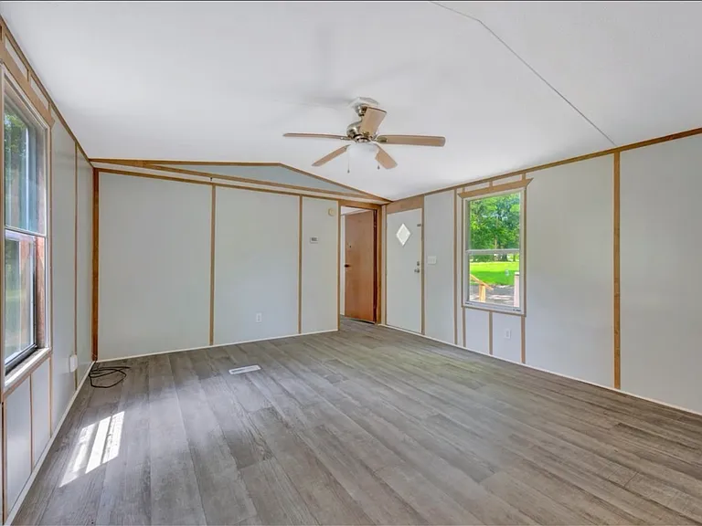 589 Keathley Rd — Photo 5
