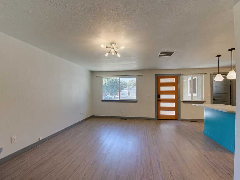 2034 S Division Ave — Photo 6
