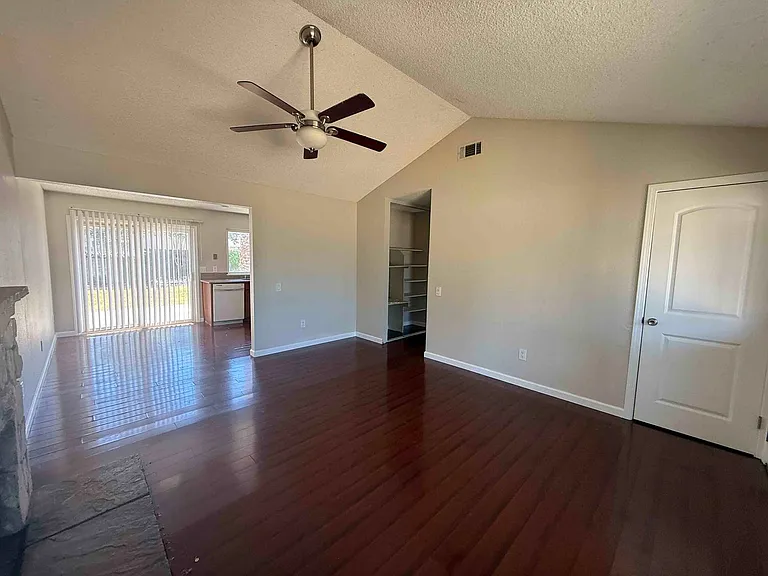 1 Deertree Ct — Photo 5