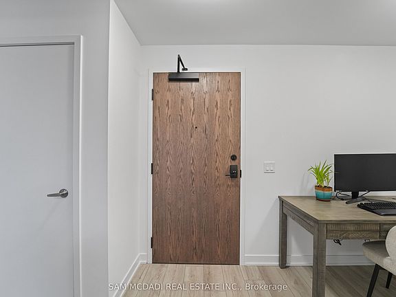 5th image of 1035 Southdown Rd #1403