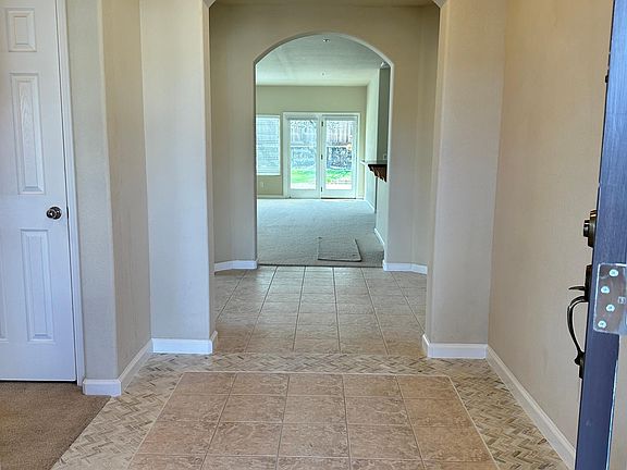 5th image of 301 Laurel Ct