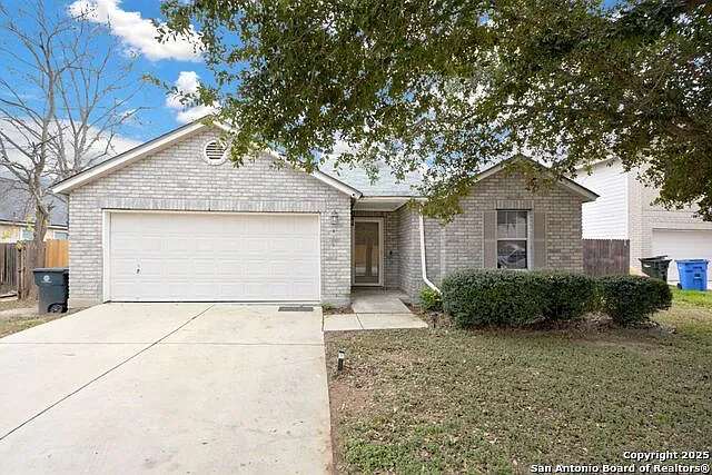 419 Aaron Ln — Photo 1
