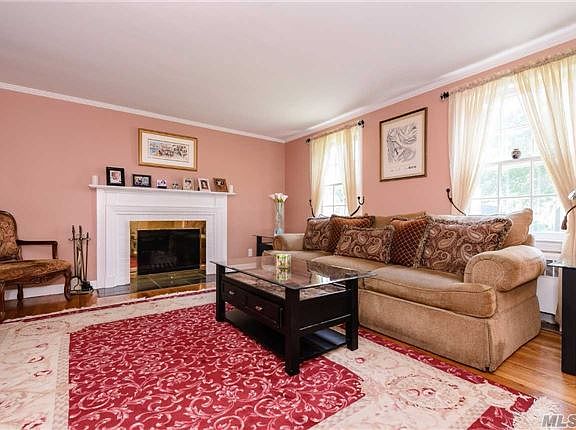 4th image of 11 Essex Ct