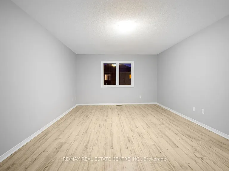 112 Commodore Dr — Photo 36