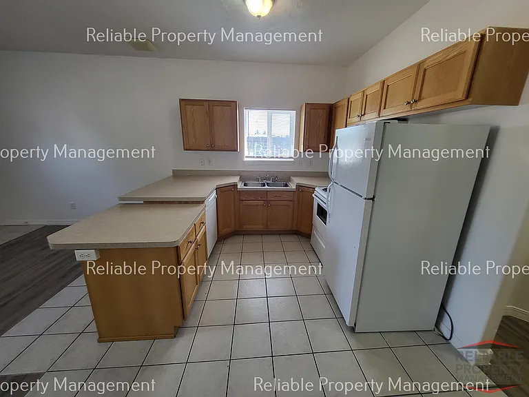 685 John Adams Pkwy #3 — Photo 4