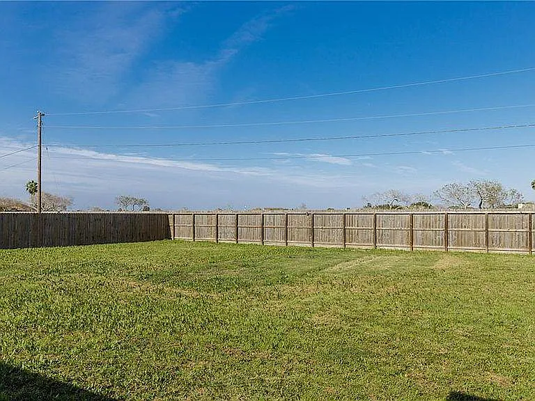 2126 Arman St — Photo 37