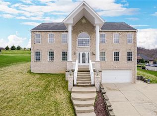 820 Peregrine Dr, North Huntingdon, PA 15642