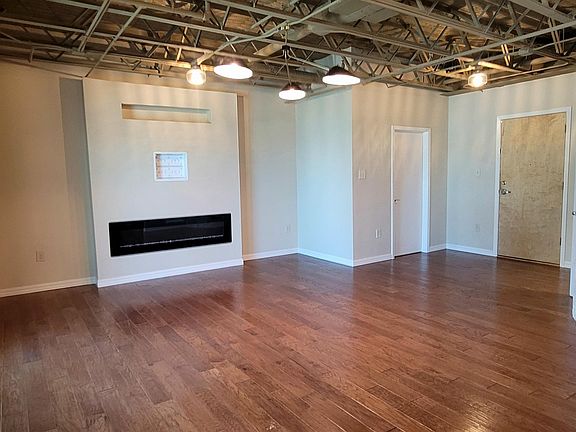 5th image of 901 N Upper Broadway #1