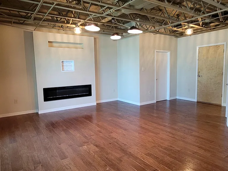 901 N Upper Broadway #1 — Photo 5