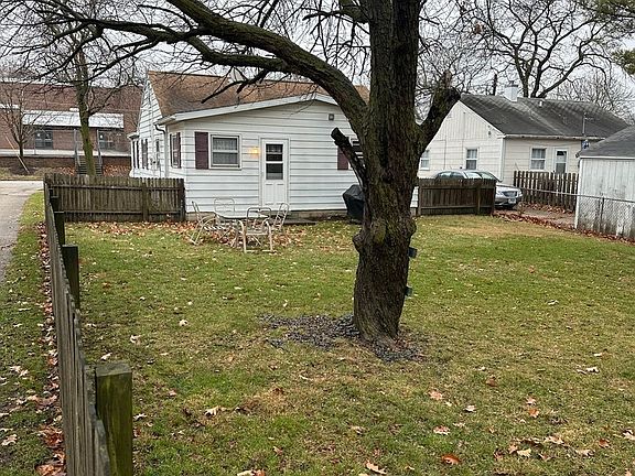 3rd image of 1405 Blackstone St