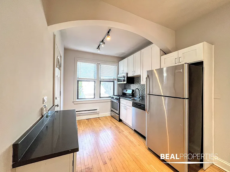 2321 N Rockwell St #D2 — Photo 4