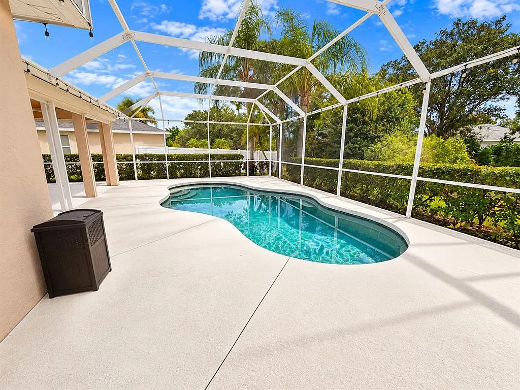 4 bed, 2.0 bath, 2202 sqft, $3,700 — Photo 4