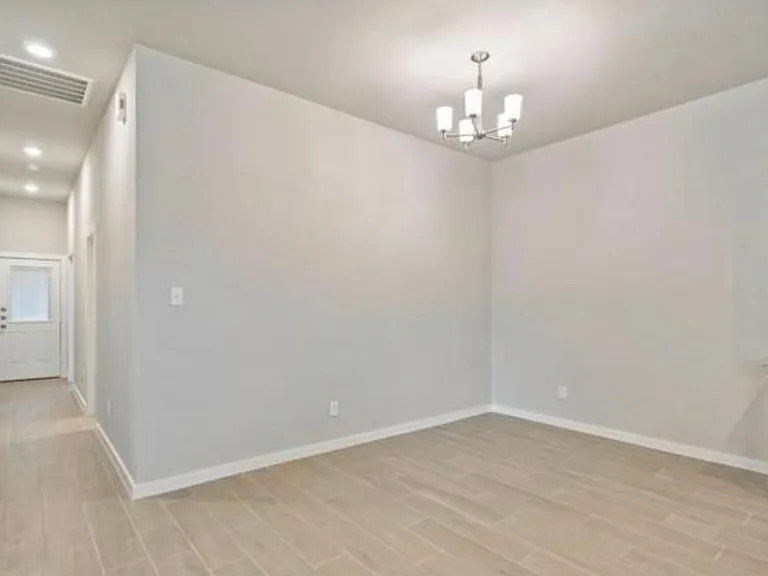 218 Oakcrest #A — Photo 9
