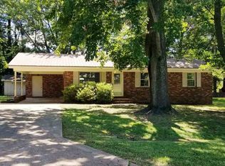 307 Woodlawn St, Kenton, TN 38233