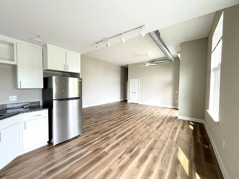 Sunrise Apartments — Photo 32