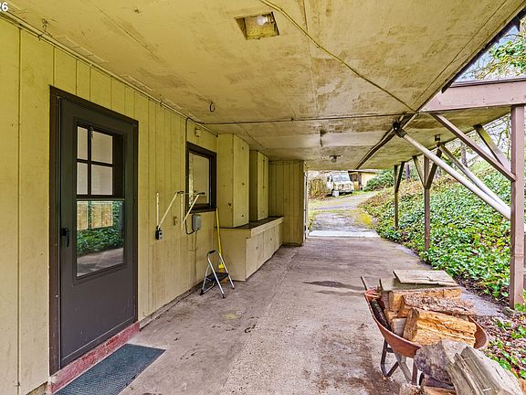 5th image of 452 S 4th St