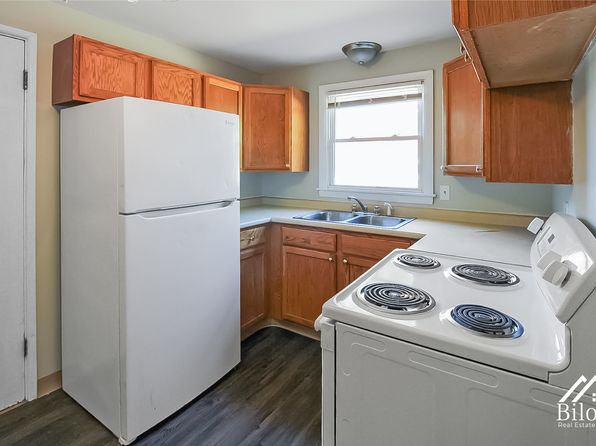 330 School St APT 4