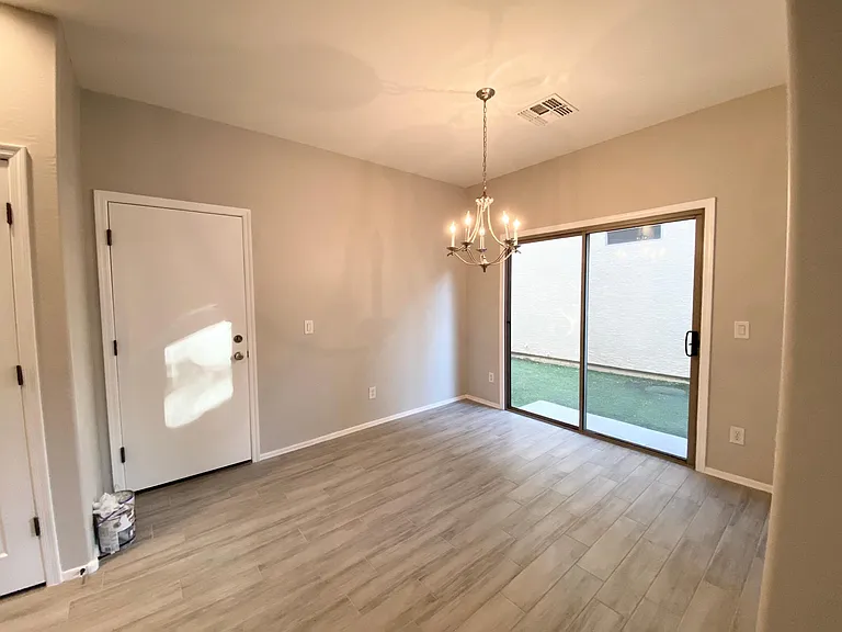 1677 E Elgin St — Photo 7