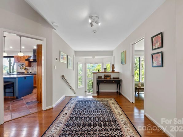 605 Upper Sondley Dr, Asheville, NC 28805