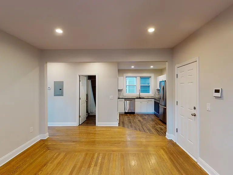 90 Bristol St #10 — Photo 4