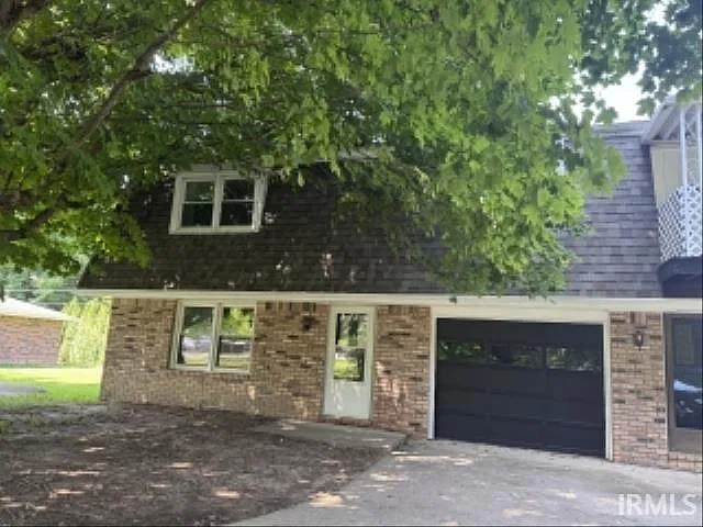 8436 E State Road 32