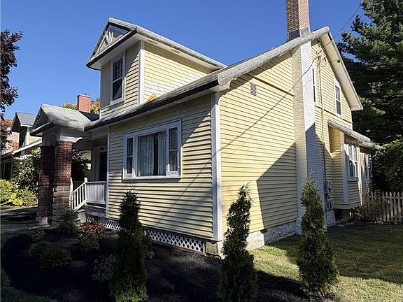 2nd image of 320 University Ave