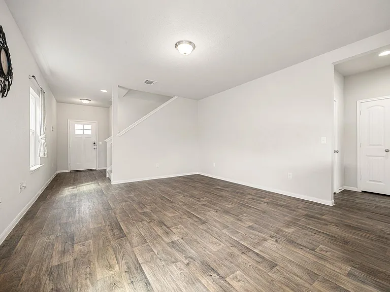 13925 Heywood Dr — Photo 15