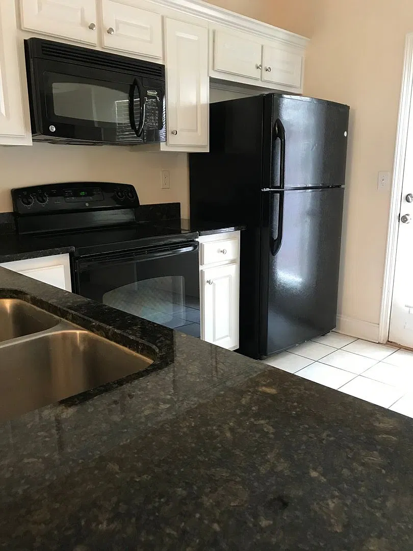 Luxury 2 Bedroom Townhouse at Whitehall Village — Photo 3