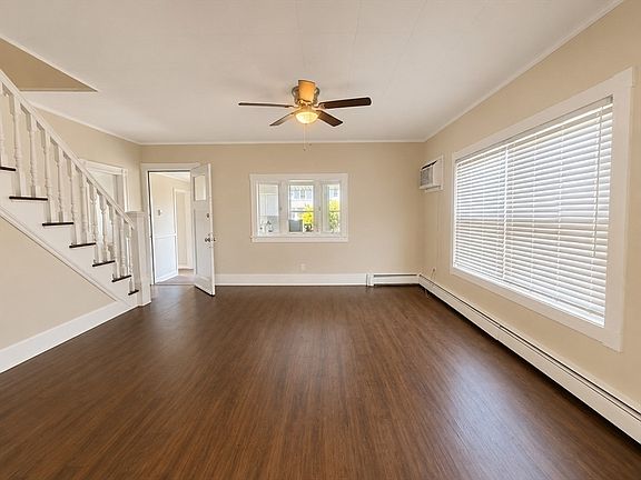 4th image of 32 Sycamore Ave