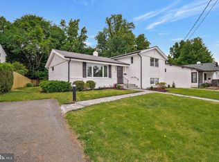 9831 Singleton Dr, Bethesda, MD 20817