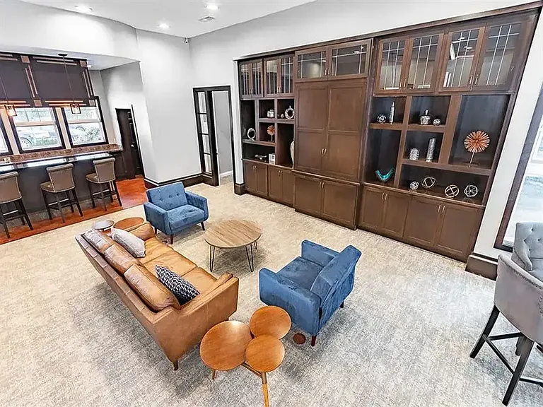 Elevate on Main — Photo 14