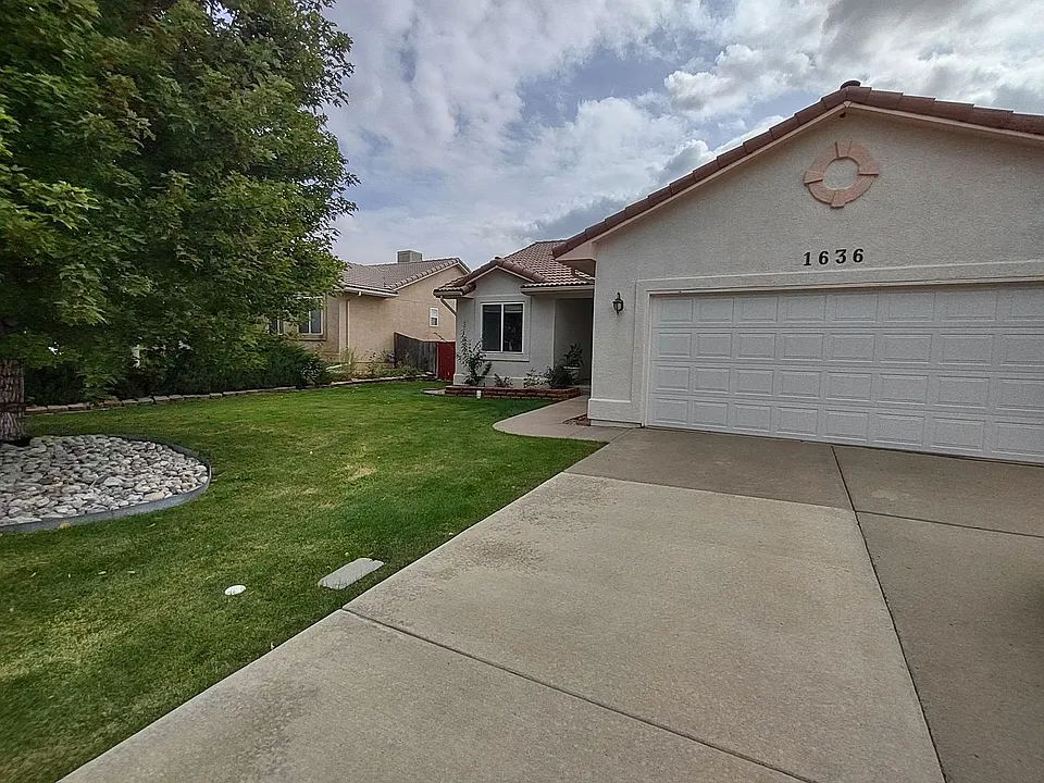 1636 Weatherby Ln #1636