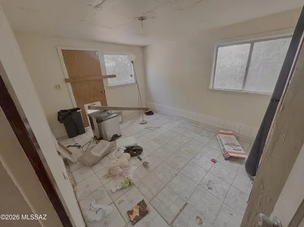 2429 E Blacklidge Dr, Tucson, AZ 85719