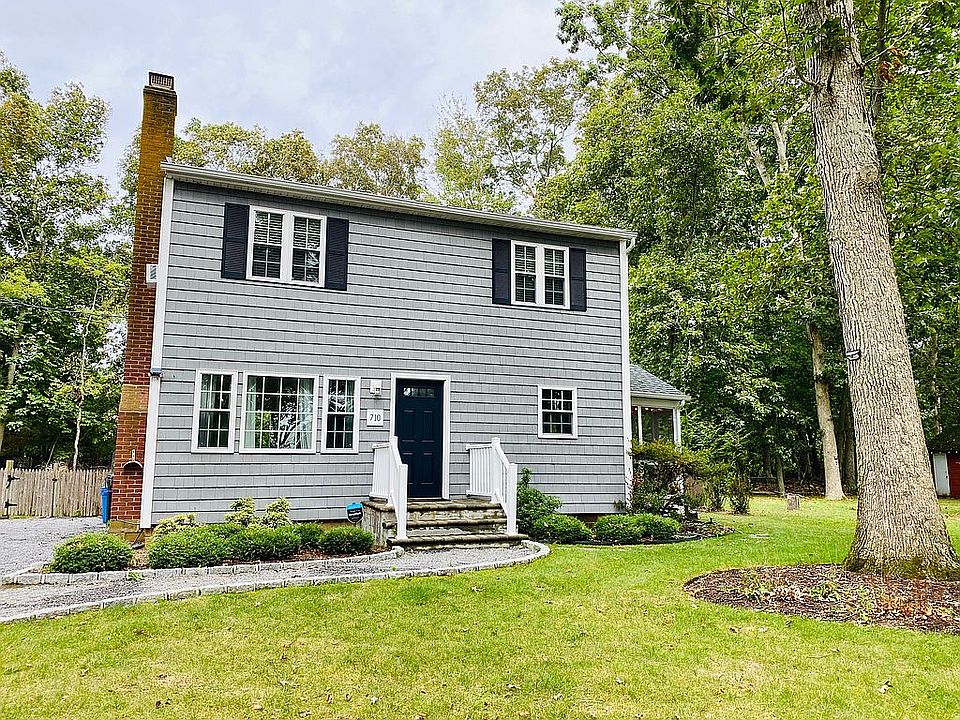 1st image of 710 Island View Ln