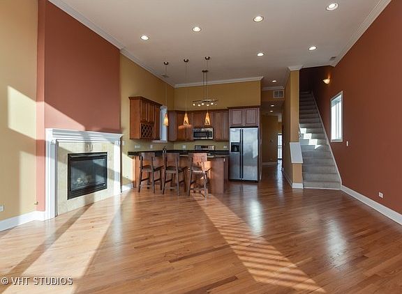 3rd image of 610 E 43rd St #3