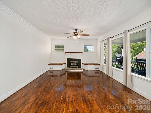 4th image of 118 Robertson St