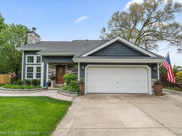 110 Bevins St, Holly, MI 48442