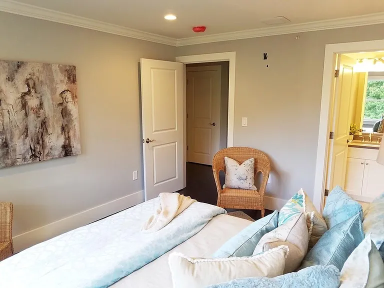 1525 Beacon St #3 — Photo 16
