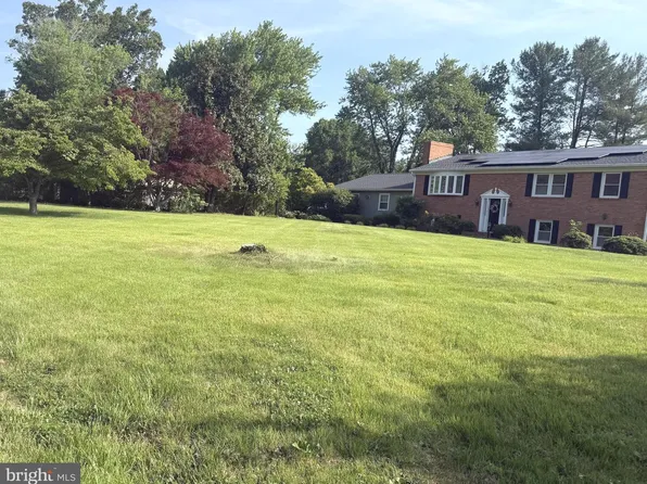 301 Ingleside Dr, Fredericksburg, VA 22405