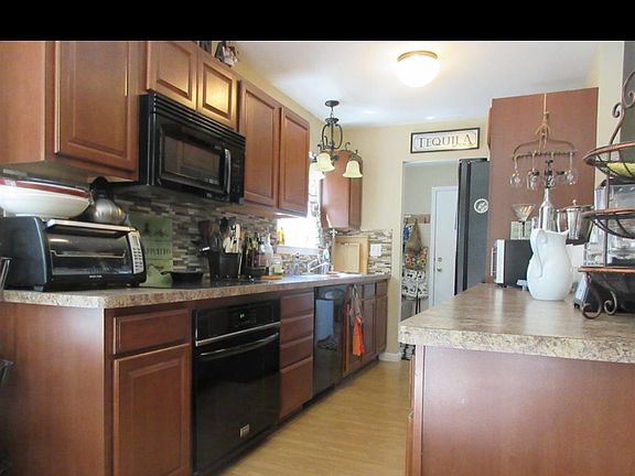 3rd image of 513 Coventry Cres