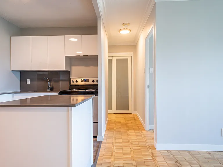 88 Bloor St E — Photo 9