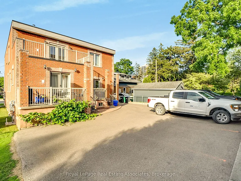 48 Mississauga Rd N #1 — Photo 25