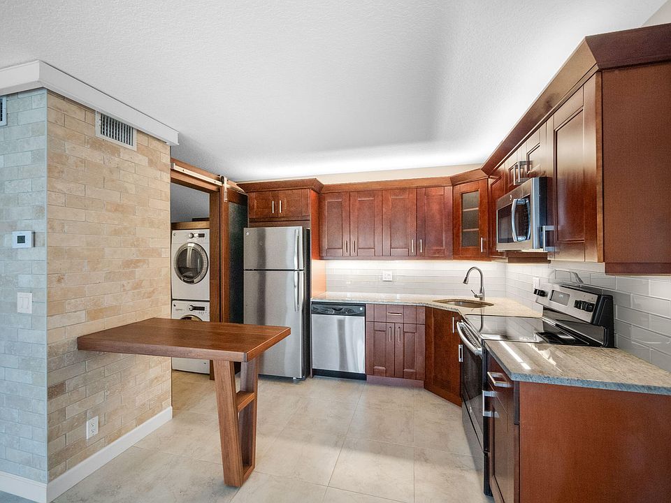 1st image of 1106 Green Pine Boulevard #E2